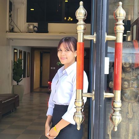 Sun Chakra Boutique Hotel Phnom Penh Exteriör bild