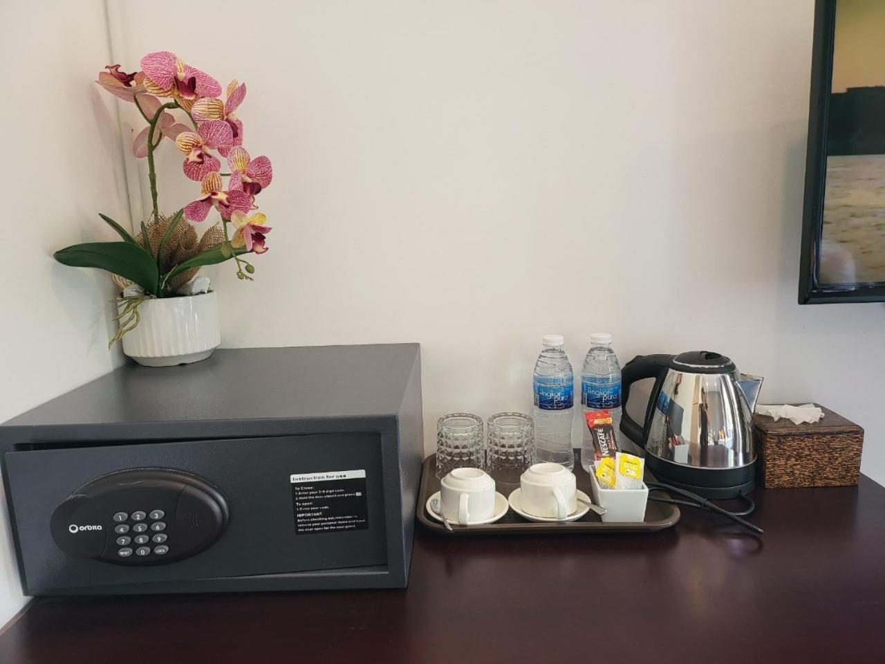Sun Chakra Boutique Hotel Phnom Penh Exteriör bild