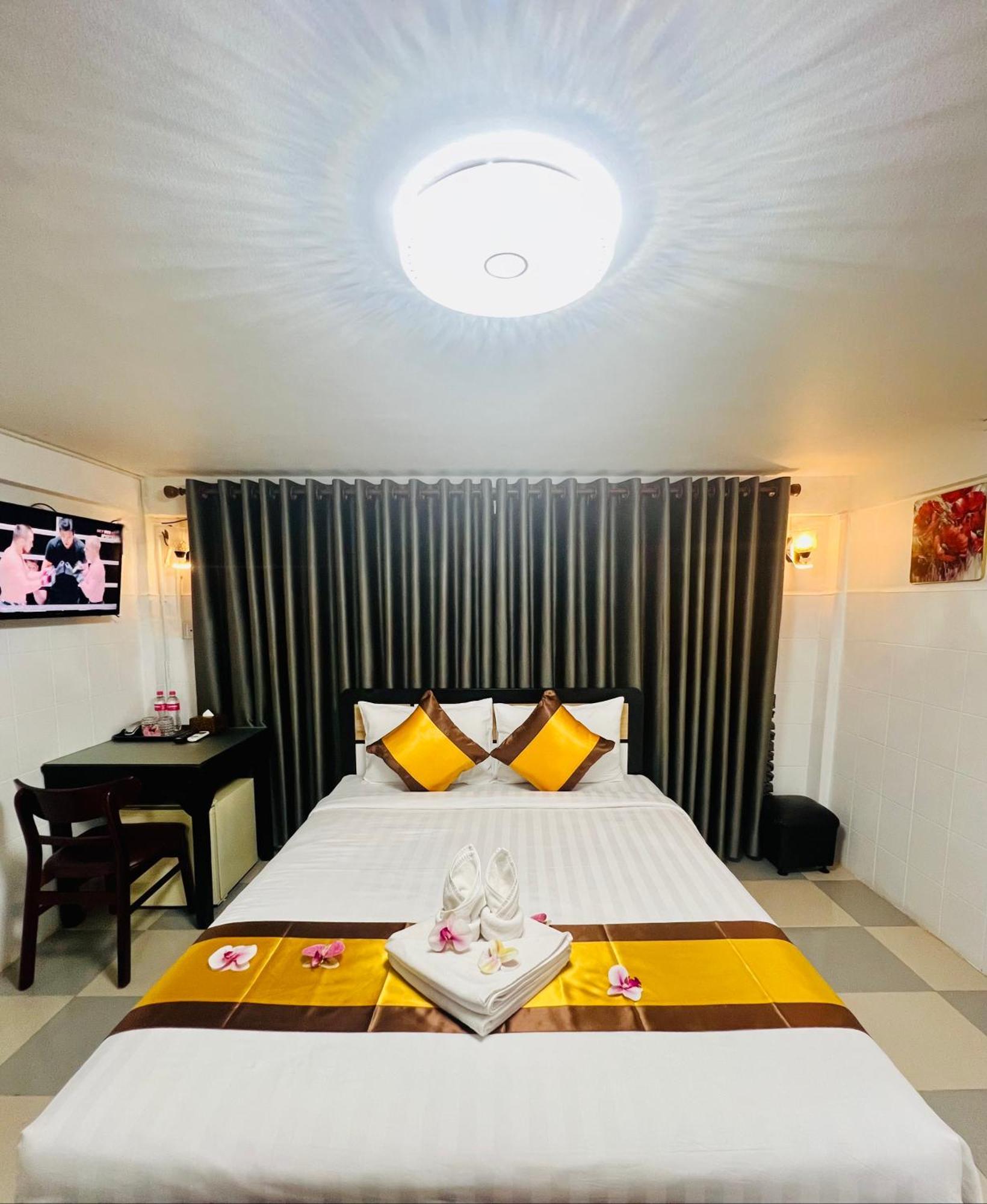 Sun Chakra Boutique Hotel Phnom Penh Exteriör bild