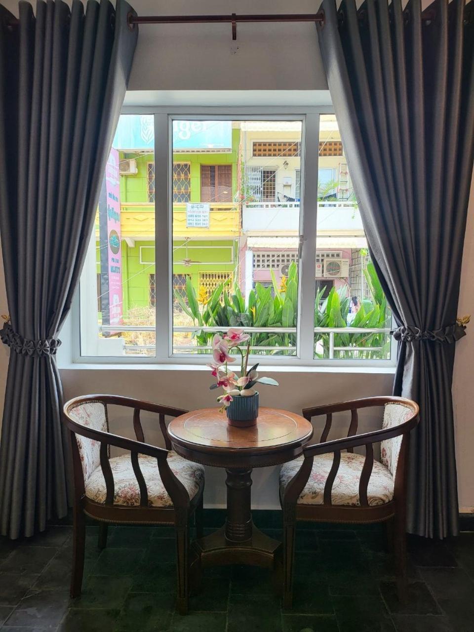 Sun Chakra Boutique Hotel Phnom Penh Exteriör bild