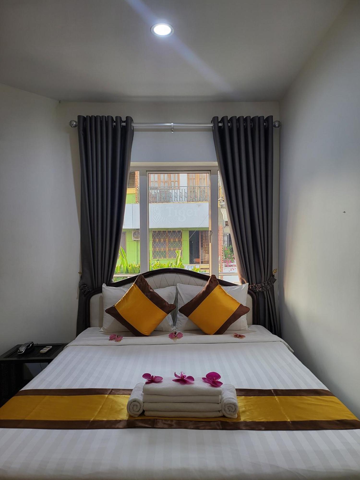 Sun Chakra Boutique Hotel Phnom Penh Exteriör bild