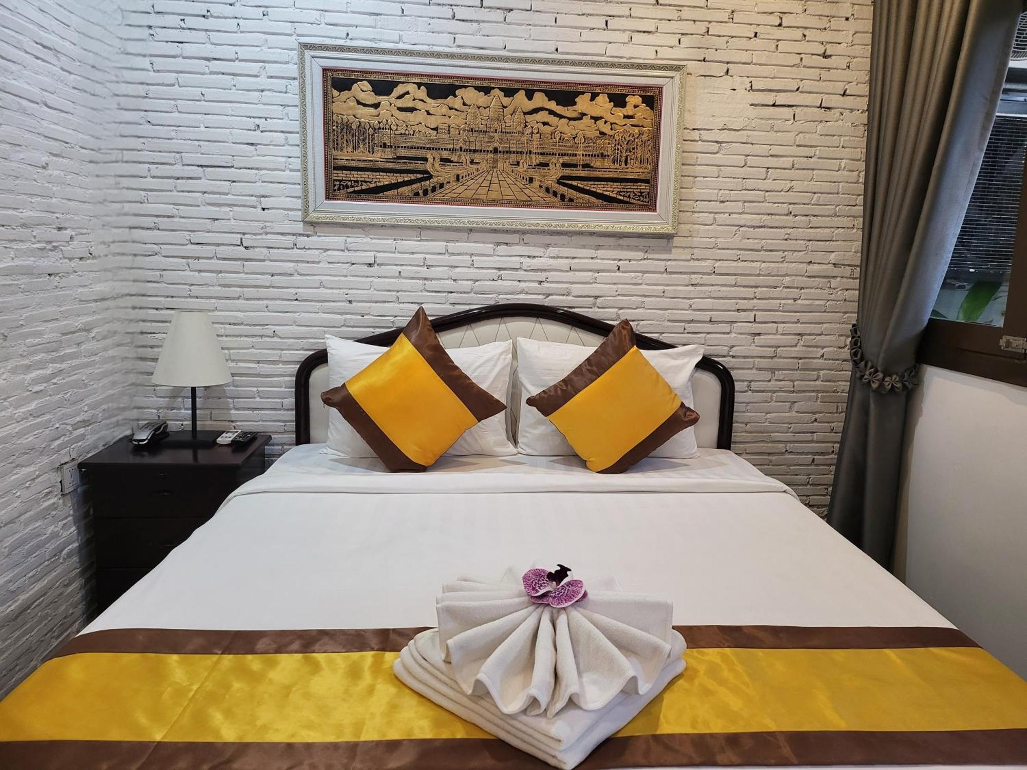 Sun Chakra Boutique Hotel Phnom Penh Exteriör bild
