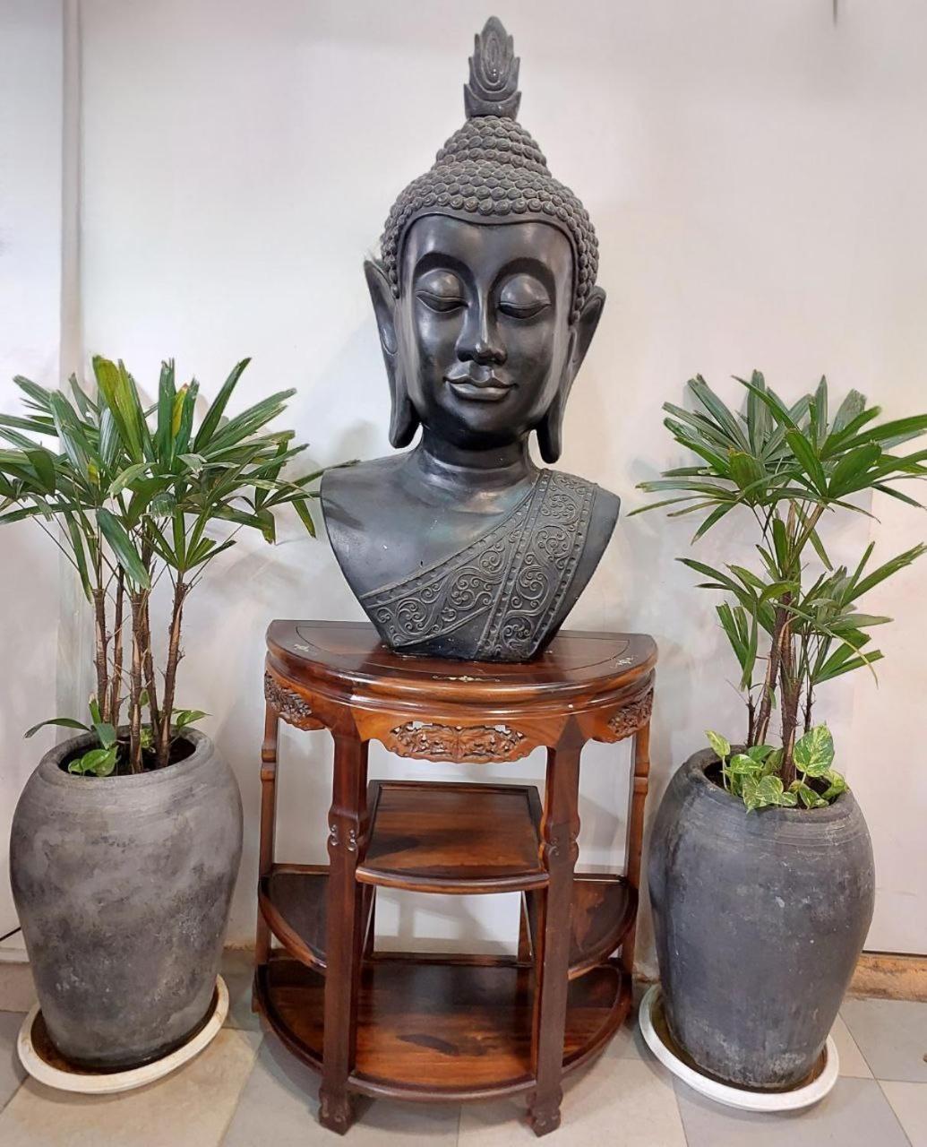 Sun Chakra Boutique Hotel Phnom Penh Exteriör bild