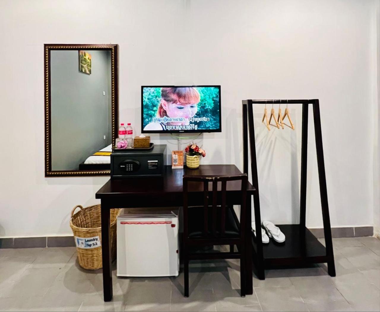 Sun Chakra Boutique Hotel Phnom Penh Exteriör bild